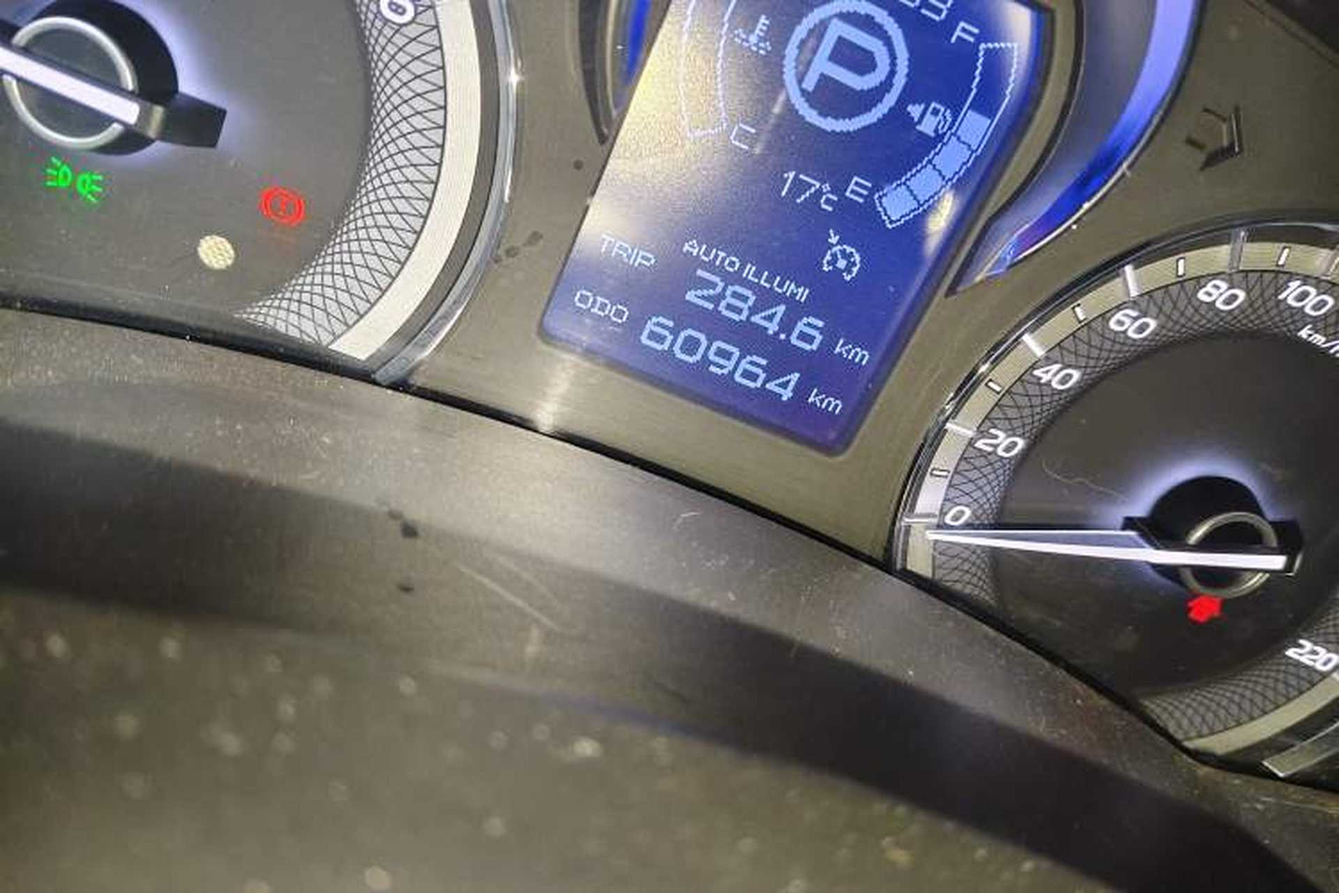 Used Isuzu mu-X 2018 1.9T Diesel Automatic 4x4 Enjoyment Edition 7 Seats Odometer Close Up