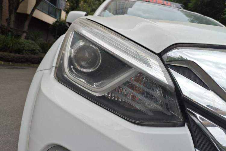 Used Isuzu mu-X 2018 3.0T Diesel Automatic 4x4 X-POWER Edition 5 Seats Right Front Headlight