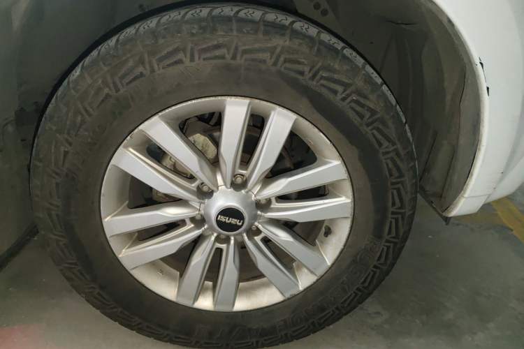 Used Isuzu mu-X 2018 1.9T Diesel Automatic 4x4 Enjoyment Edition 7 Seats Right Front Wheel Hub