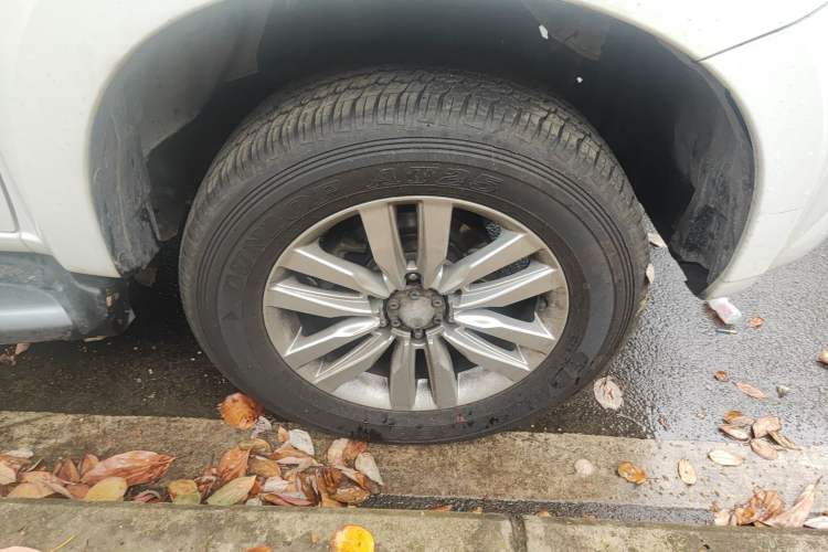 Used Isuzu mu-X 2018 1.9T Diesel Automatic 4x4 Enjoyment Edition 7 Seats Right Front Wheel Hub