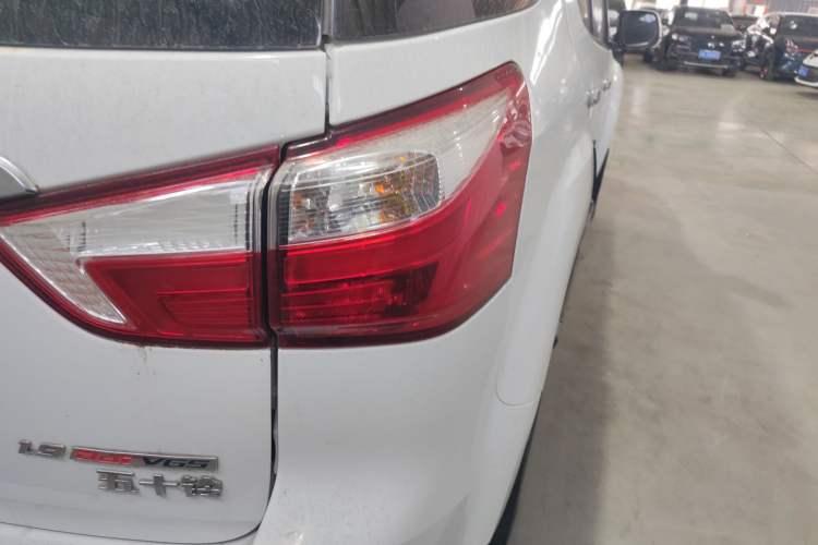 Used Isuzu mu-X 2018 1.9T Automatic Two-Wheel Drive Jingyue Edition 5 Seats Right Rear Taillight