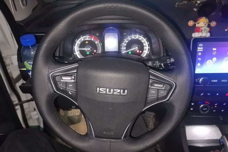 Used Isuzu mu-X 2018 1.9T Diesel Automatic 4x4 Enjoyment Edition 5 Seats Steering Wheel