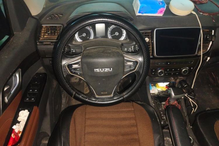 Used Isuzu mu-X 2018 1.9T Diesel Automatic 4x4 Enjoyment Edition 5 Seats Steering Wheel