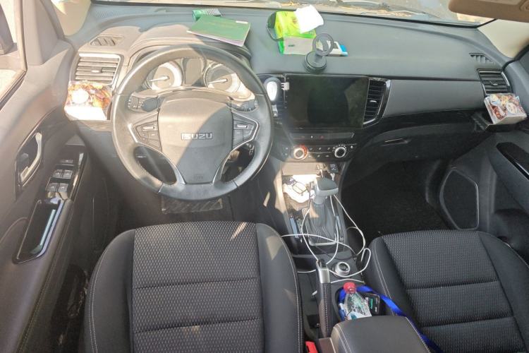 Used Isuzu mu-X 2020 1.9T Diesel Automatic 4x4 Jingyue Edition 7 Seats China VI Standard Center Console
