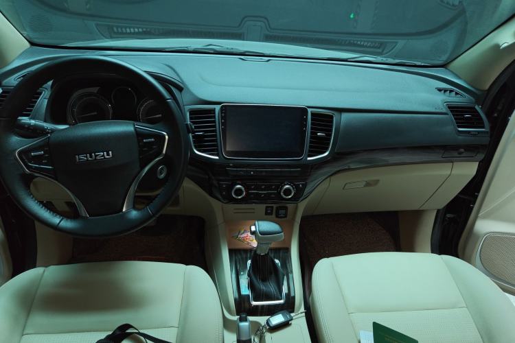Used Isuzu mu-X 2020 1.9T Diesel Automatic 2WD Jingyue Edition 5 Seats China VI Standard Center Console