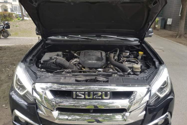 Used Isuzu mu-X 2020 1.9T Diesel Automatic 4x4 Enjoyment Edition 5 Seats China VI Standard Engine Bay
