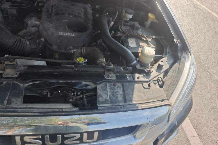 Used Isuzu mu-X 2020 1.9T Diesel Automatic 4x4 Jingyue Edition 7 Seats China VI Standard Engine Bay Left