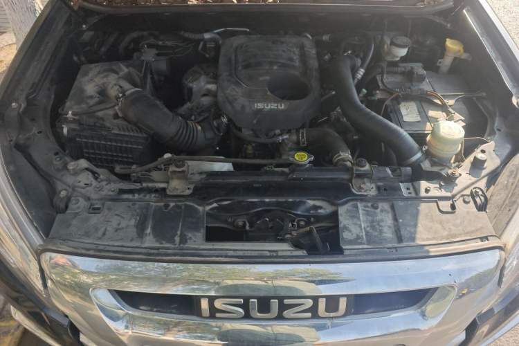 Used Isuzu mu-X 2020 1.9T Diesel Automatic 4x4 Jingyue Edition 7 Seats China VI Standard Engine Bay
