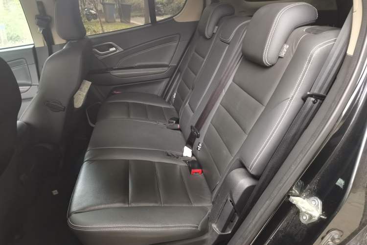 Used Isuzu mu-X 2020 1.9T Diesel Automatic 4x4 Enjoyment Edition 5 Seats China VI Standard Left Rear Seat