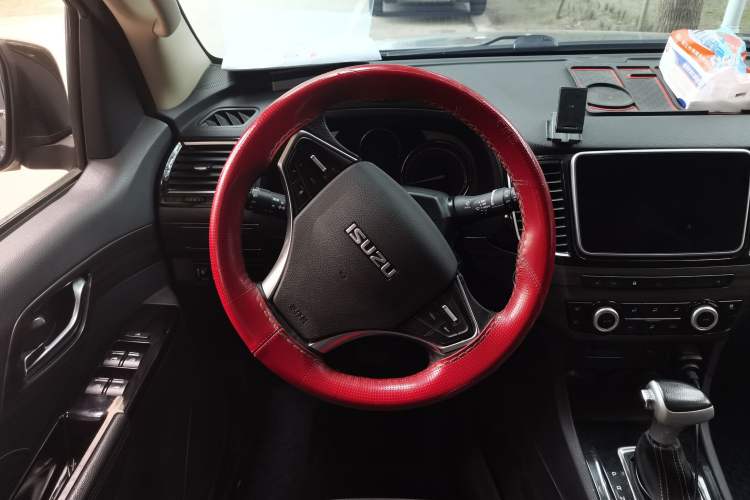 Used Isuzu mu-X 2020 1.9T Diesel Automatic 4x4 Enjoyment Edition 5 Seats China VI Standard Steering Wheel