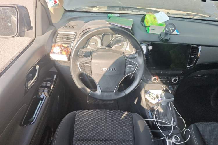 Used Isuzu mu-X 2020 1.9T Diesel Automatic 4x4 Jingyue Edition 7 Seats China VI Standard Steering Wheel