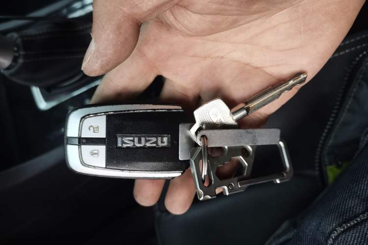 Used Isuzu mu-X 2020 1.9T Diesel Automatic 4x4 Enjoyment Edition 5 Seats China VI Standard Vehicle Key