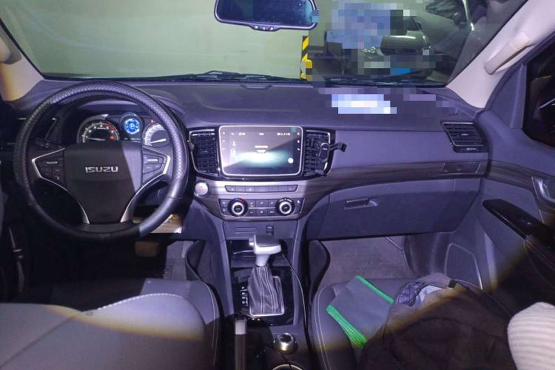 Used Isuzu mu-X 2020 1.9T Diesel Automatic 4x4 Enjoyment Edition 7 Seats China VI Standard Center Console
