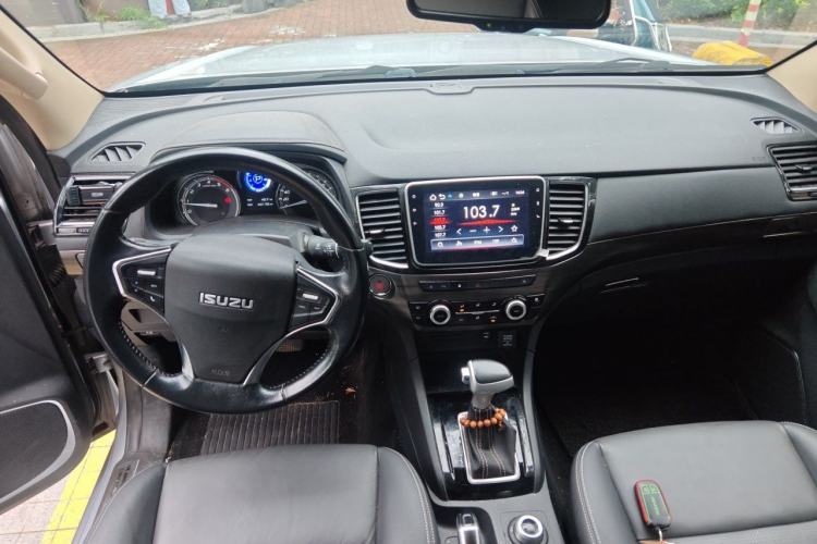 Used Isuzu mu-X 2020 1.9T Diesel Automatic 4x4 Enjoyment Edition 5 Seats China VI Standard Center Console