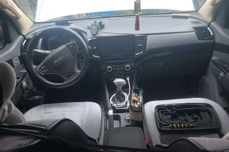 Used Isuzu mu-X 2020 1.9T Diesel Automatic 4x4 Jingyue Edition 5 Seats China VI Standard Center Console