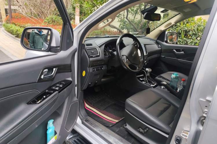 Used Isuzu mu-X 2020 1.9T Diesel Automatic 4x4 Enjoyment Edition 5 Seats China VI Standard Driver Seat