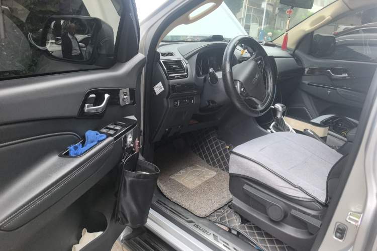 Used Isuzu mu-X 2020 1.9T Diesel Automatic 4x4 Jingyue Edition 5 Seats China VI Standard Driver Seat