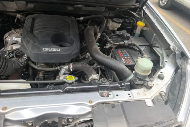 Used Isuzu mu-X 2020 1.9T Diesel Automatic 4x4 Jingyue Edition 5 Seats China VI Standard Engine Bay Left