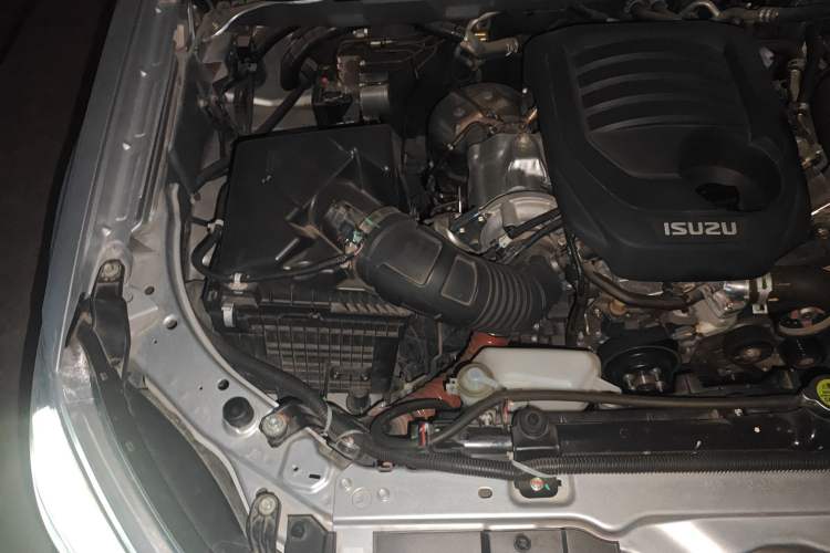 Used Isuzu mu-X 2020 1.9T Diesel Automatic 4x4 Enjoyment Edition 5 Seats China VI Standard Engine Bay Right