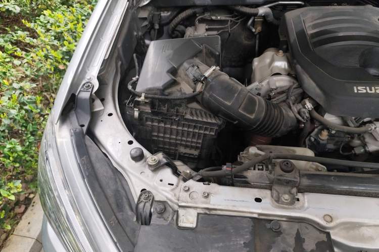 Used Isuzu mu-X 2020 1.9T Diesel Automatic 4x4 Enjoyment Edition 5 Seats China VI Standard Engine Bay Right