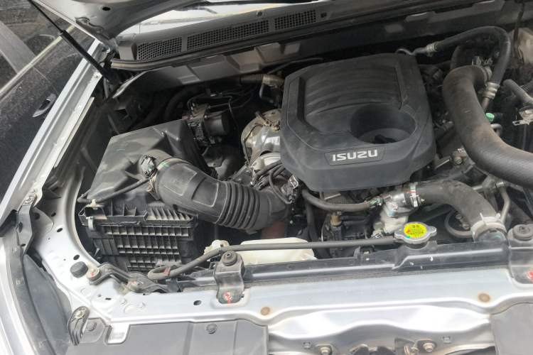 Used Isuzu mu-X 2020 1.9T Diesel Automatic 4x4 Jingyue Edition 5 Seats China VI Standard Engine Bay Right