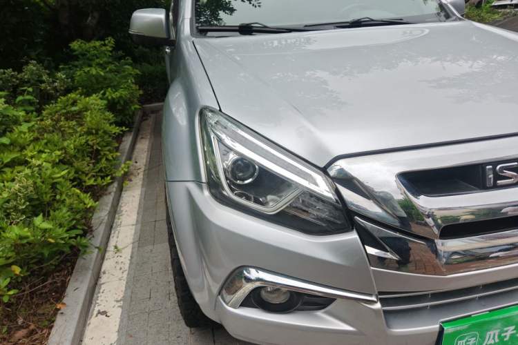 Used Isuzu mu-X 2020 1.9T Diesel Automatic 4x4 Enjoyment Edition 5 Seats China VI Standard Right Front Headlight