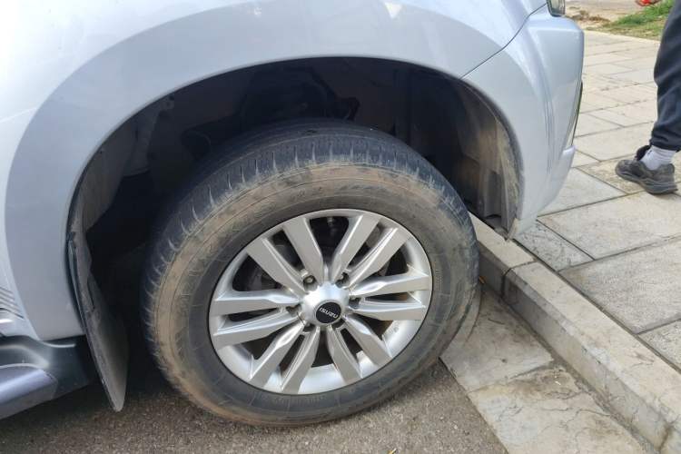 Used Isuzu mu-X 2020 1.9T Diesel Automatic 4x4 Enjoyment Edition 5 Seats China VI Standard Right Front Wheel Hub