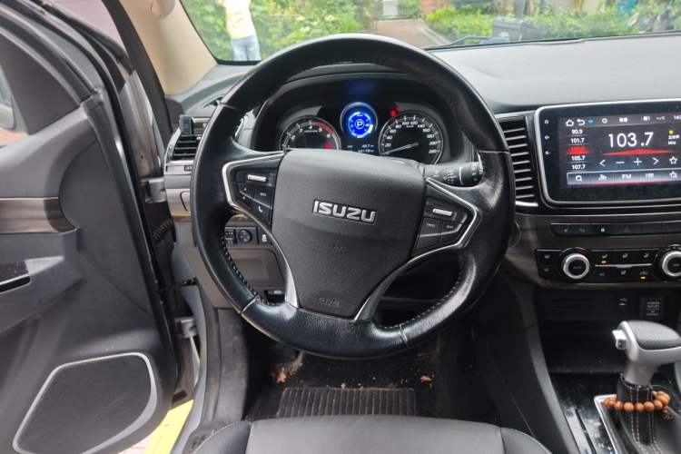 Used Isuzu mu-X 2020 1.9T Diesel Automatic 4x4 Enjoyment Edition 5 Seats China VI Standard Steering Wheel