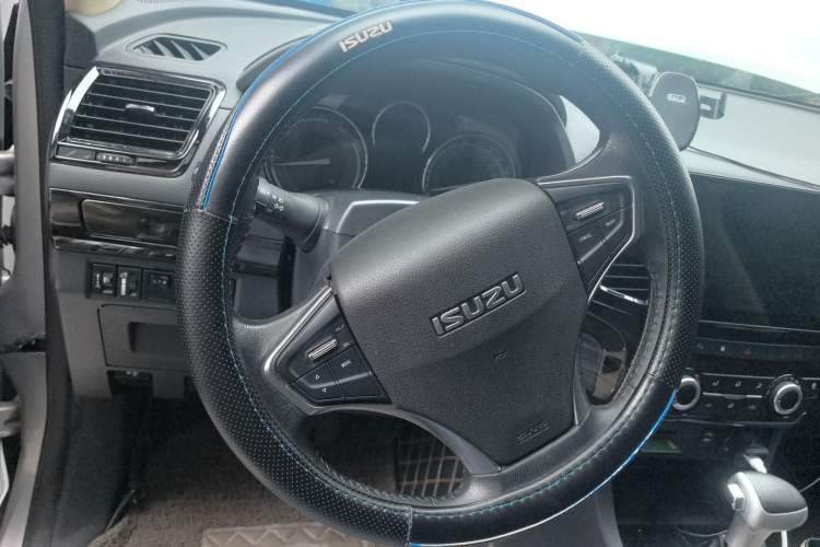 Used Isuzu mu-X 2020 1.9T Diesel Automatic 4x4 Jingyue Edition 5 Seats China VI Standard Steering Wheel