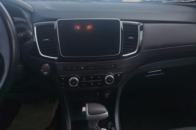 Used Isuzu mu-X 2020 1.9T Diesel Automatic 4x4 Enjoyment Edition 5 Seats China VI Standard Audio And AC Panel