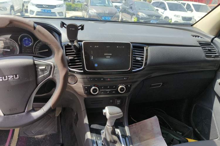 Used Isuzu mu-X 2020 1.9T Diesel Automatic 2WD Enjoyment Edition 5 Seats China VI Standard Audio And AC Panel
