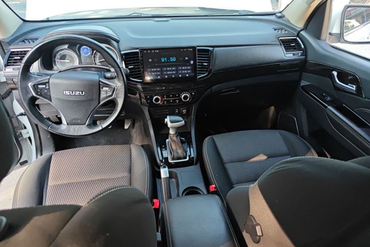Used Isuzu mu-X 2020 1.9T Diesel Automatic 2WD Jingyue Edition 5 Seats China VI Standard Center Console