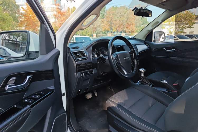 Used Isuzu mu-X 2020 1.9T Diesel Automatic 2WD Jingyue Edition 5 Seats China VI Standard Driver Seat