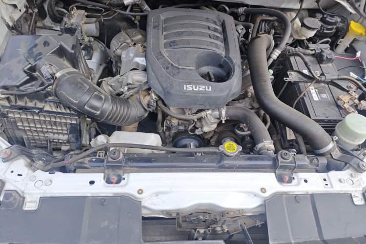 Used Isuzu mu-X 2020 1.9T Diesel Automatic 4x4 Enjoyment Edition 5 Seats China VI Standard Engine Bay