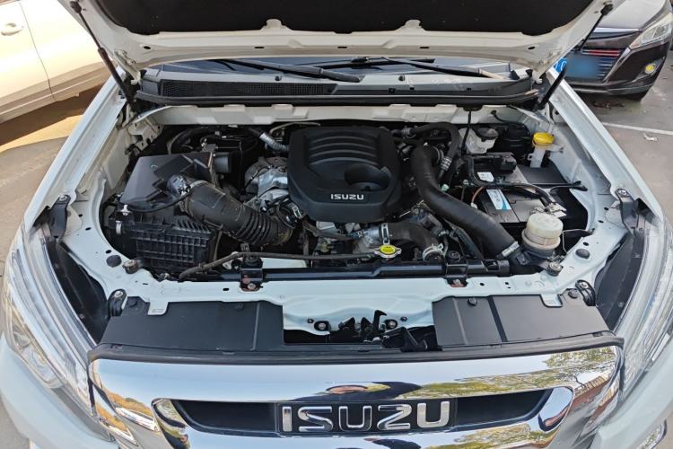 Used Isuzu mu-X 2020 1.9T Diesel Automatic 2WD Jingyue Edition 5 Seats China VI Standard Engine Bay