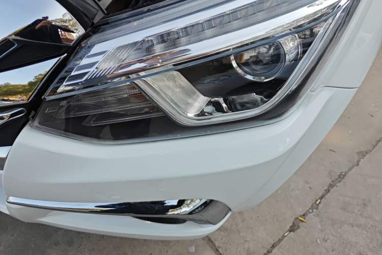 Used Isuzu mu-X 2020 1.9T Diesel Automatic 2WD Jingyue Edition 5 Seats China VI Standard Left Front Headlight