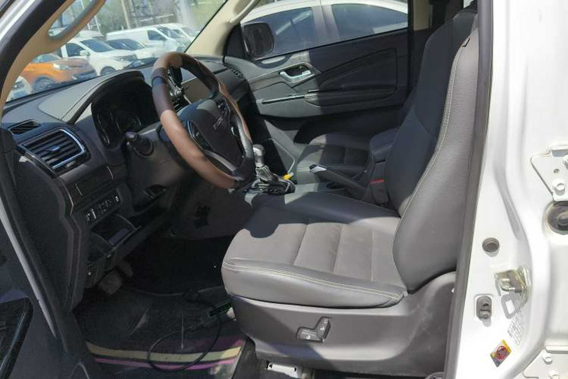 Used Isuzu mu-X 2020 1.9T Diesel Automatic 2WD Enjoyment Edition 5 Seats China VI Standard Left Front Seat