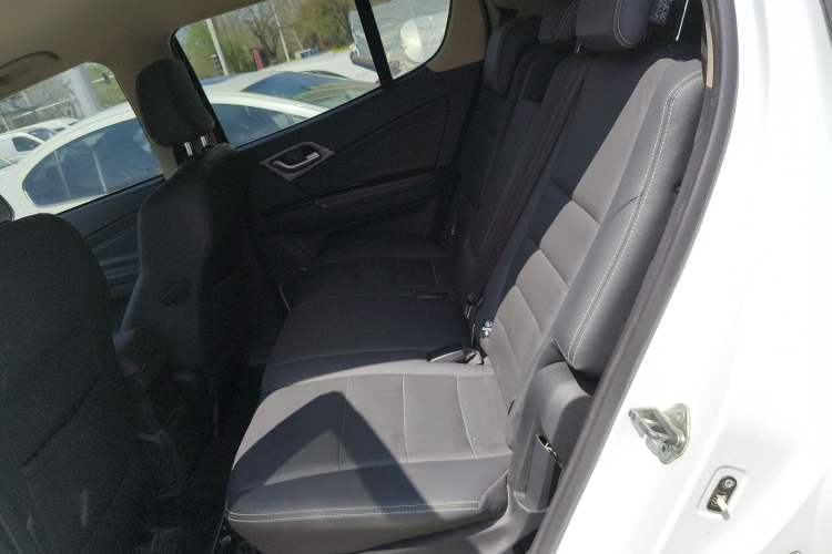 Used Isuzu mu-X 2020 1.9T Diesel Automatic 2WD Enjoyment Edition 5 Seats China VI Standard Left Rear Seat