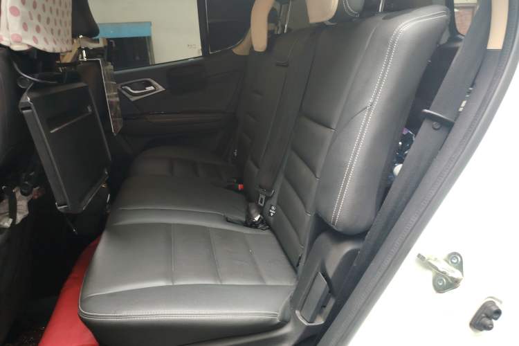 Used Isuzu mu-X 2020 1.9T Diesel Automatic 4x4 Enjoyment Edition 5 Seats China VI Standard Left Rear Seat