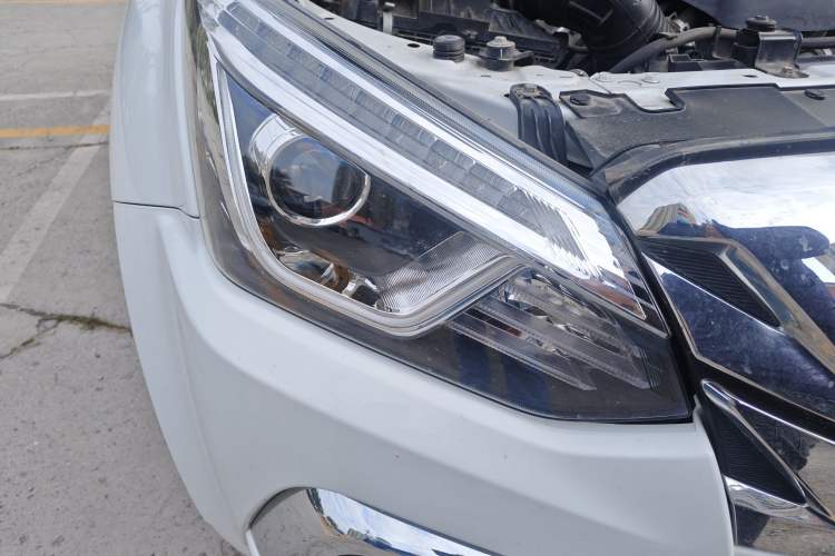 Used Isuzu mu-X 2020 1.9T Diesel Automatic 4x4 Enjoyment Edition 5 Seats China VI Standard Right Front Headlight