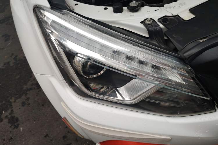 Used Isuzu mu-X 2020 1.9T Diesel Automatic 4x4 Enjoyment Edition 5 Seats China VI Standard Right Front Headlight