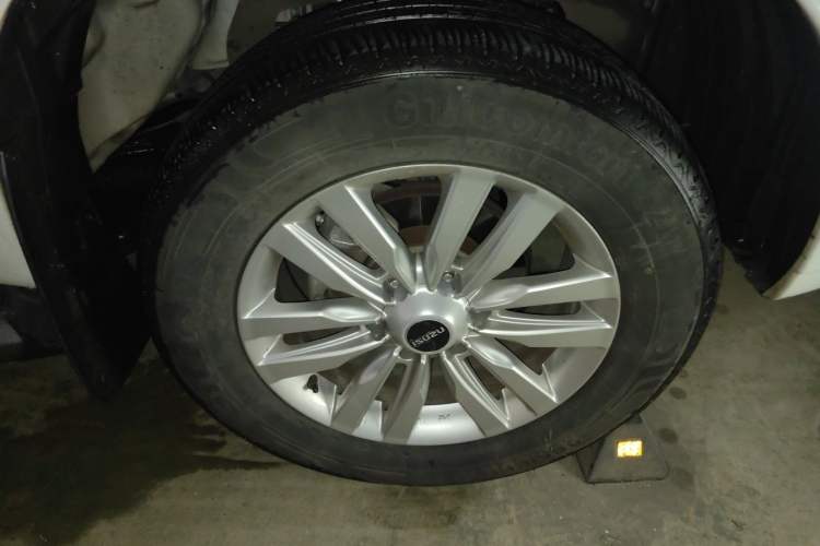 Used Isuzu mu-X 2020 1.9T Diesel Automatic 2WD Jingyue Edition 7 Seats China VI Standard Right Front Wheel Hub