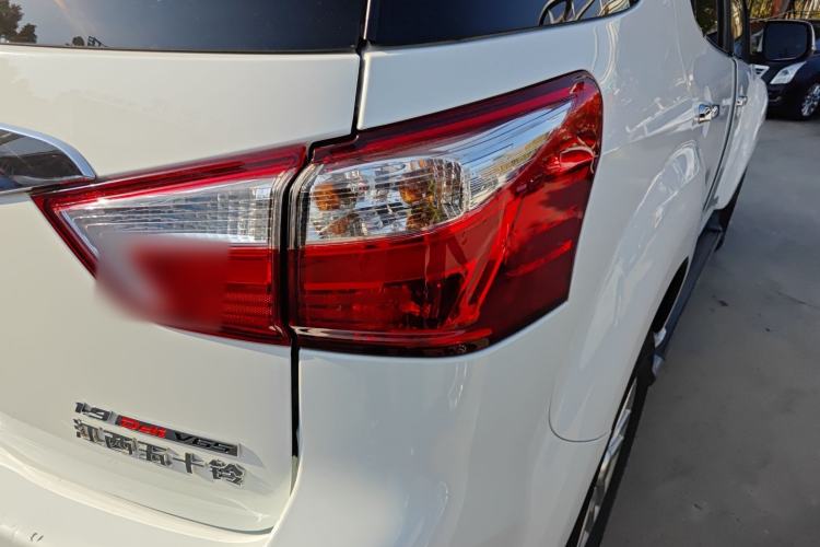 Used Isuzu mu-X 2020 1.9T Diesel Automatic 2WD Jingyue Edition 5 Seats China VI Standard Right Rear Taillight