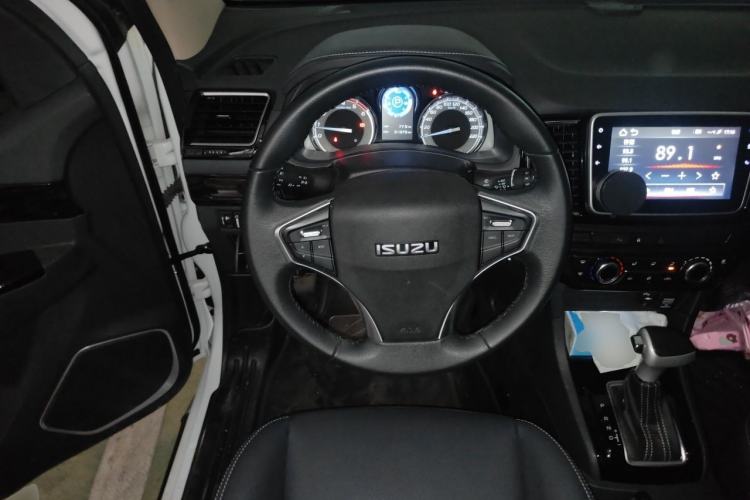 Used Isuzu mu-X 2020 1.9T Diesel Automatic 2WD Jingyue Edition 7 Seats China VI Standard Steering Wheel