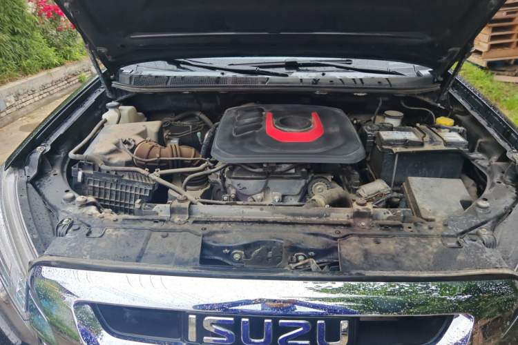 Used Isuzu mu-X 2022 2.0T Gasoline Automatic Two-Wheel Drive Jingyue Trim 5 Seats Engine Bay