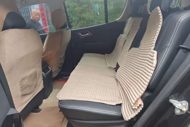 Used Isuzu mu-X 2022 2.0T Gasoline Automatic Two-Wheel Drive Jingyue Trim 5 Seats Left Rear Seat