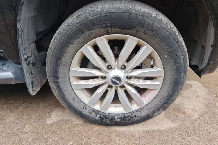 Used Isuzu mu-X 2022 2.0T Gasoline Automatic Two-Wheel Drive Jingyue Trim 5 Seats Right Front Wheel Hub