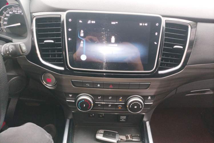 Used Isuzu mu-X 2022 2.0T Gasoline Automatic 4WD Jingyue Trim with 5 Seats Audio And AC Panel