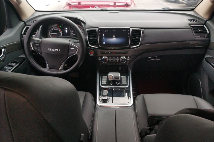 Used Isuzu mu-X 2022 2.0T Gasoline Automatic 4WD Jingyue Trim with 5 Seats Center Console