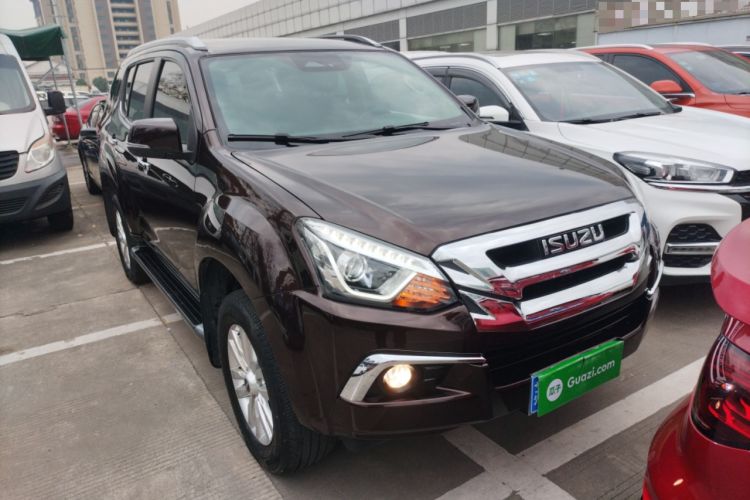 Used Isuzu mu-X 2022 2.0T Gasoline Automatic 4WD Jingyue Trim with 5 Seats Front Right 45 Deg